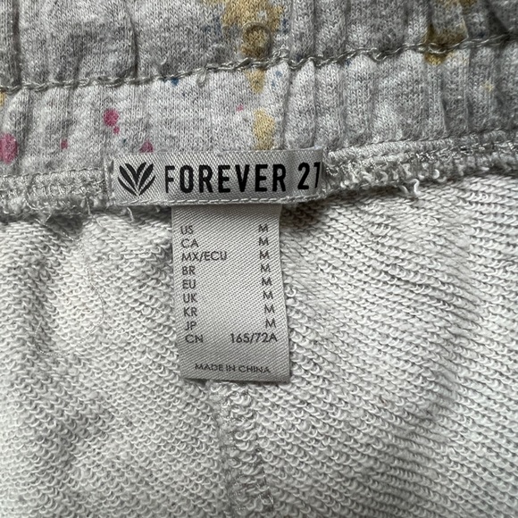 grey paint splattered comfy shorts - Picture 3 of 3